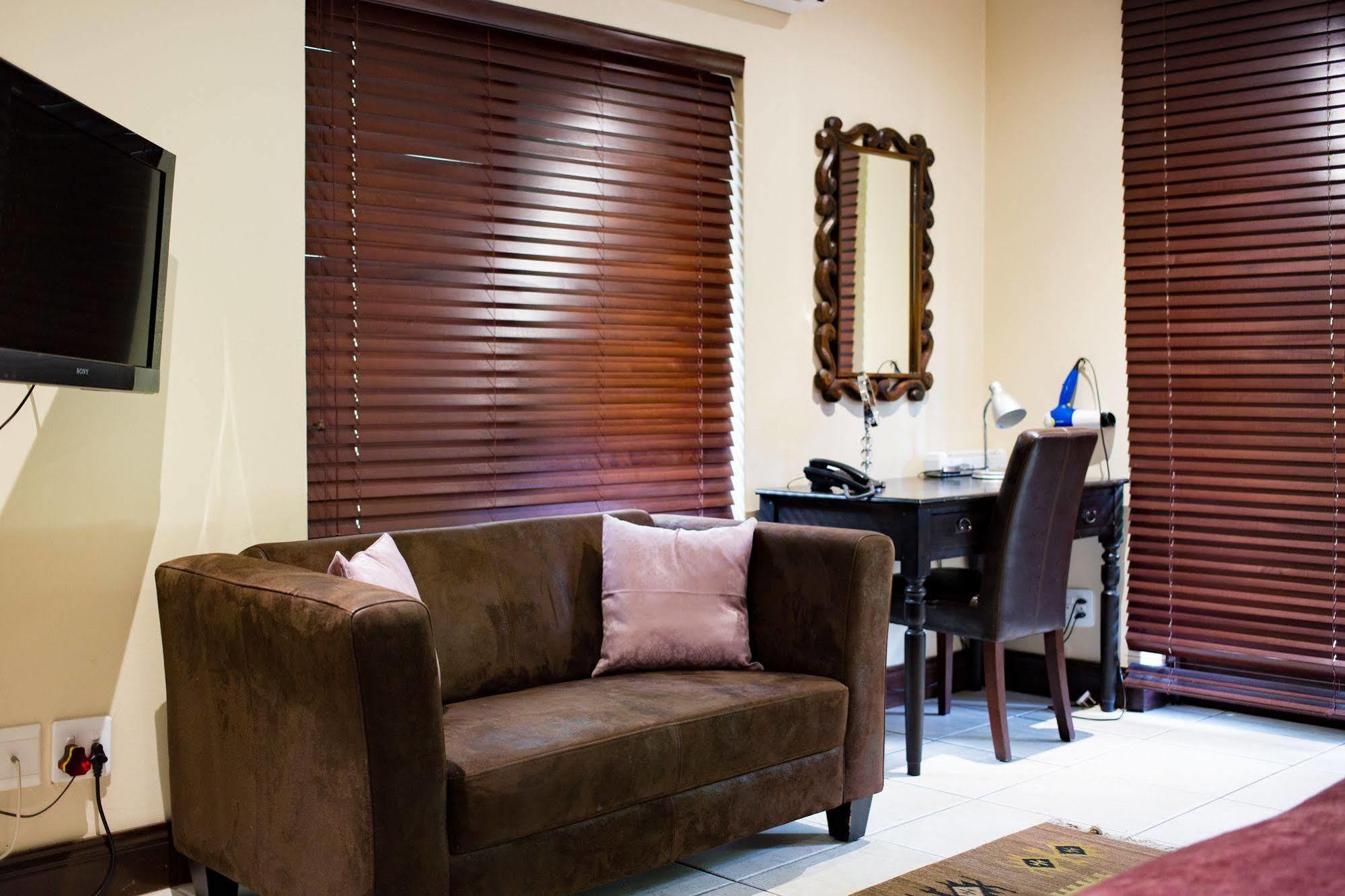No66 Sandton Lodge โจฮันเนสเบิร์ก ภายนอก รูปภาพ