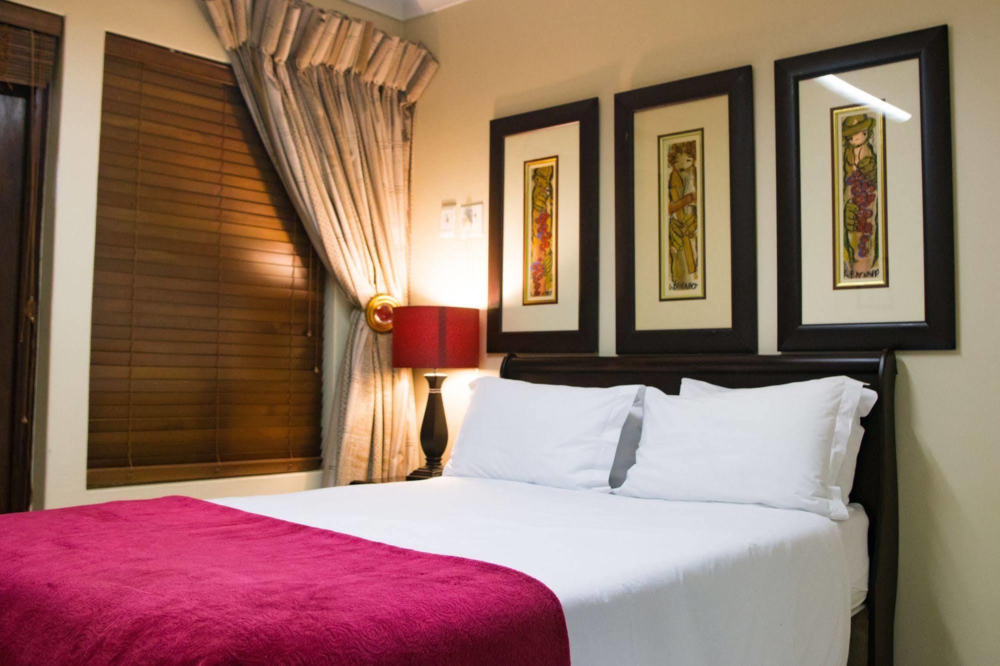 No66 Sandton Lodge โจฮันเนสเบิร์ก ภายนอก รูปภาพ