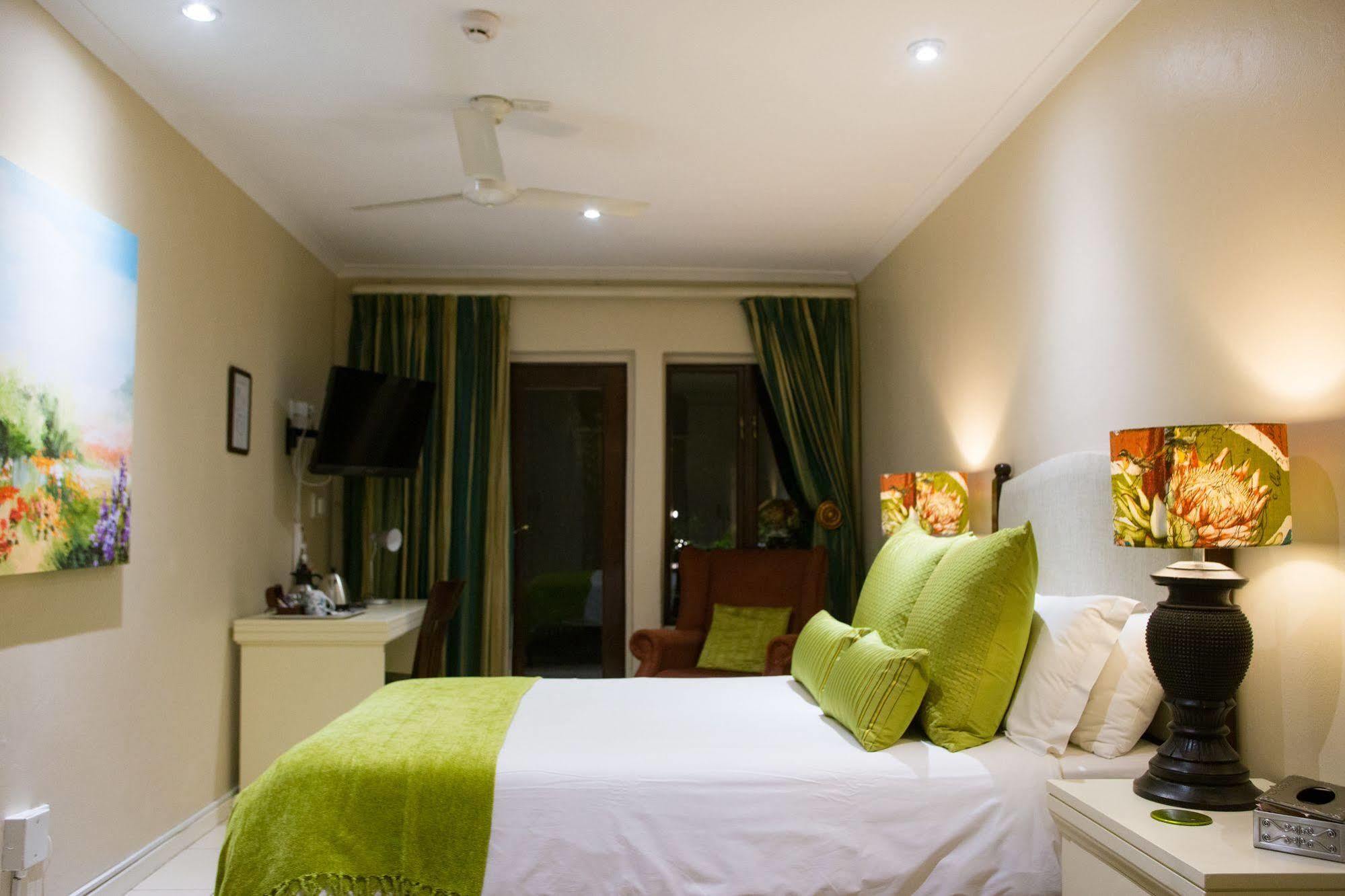 No66 Sandton Lodge โจฮันเนสเบิร์ก ภายนอก รูปภาพ