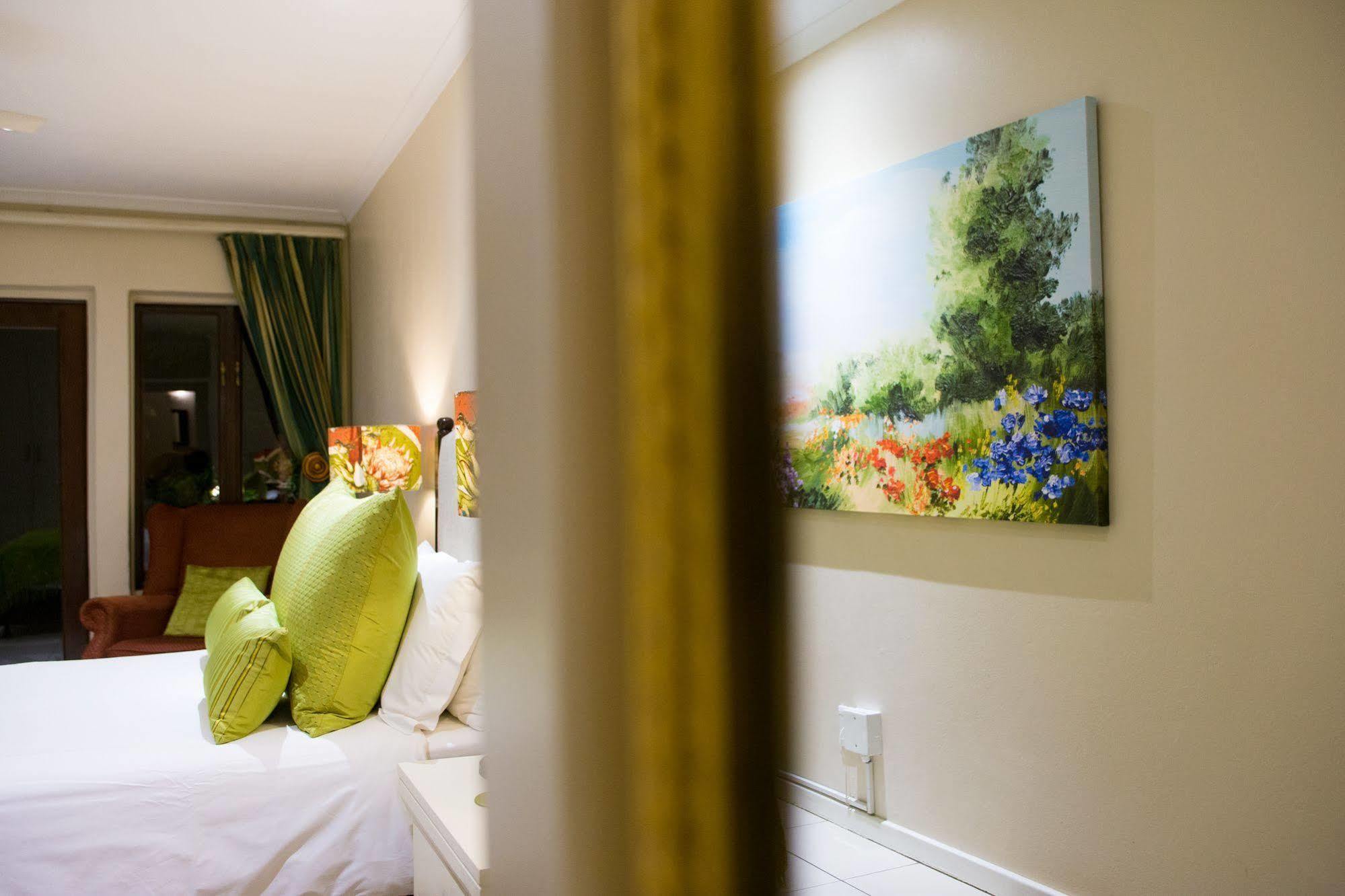 No66 Sandton Lodge โจฮันเนสเบิร์ก ภายนอก รูปภาพ