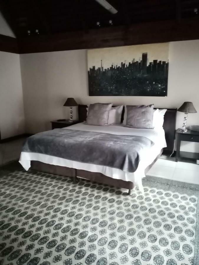 No66 Sandton Lodge โจฮันเนสเบิร์ก ภายนอก รูปภาพ