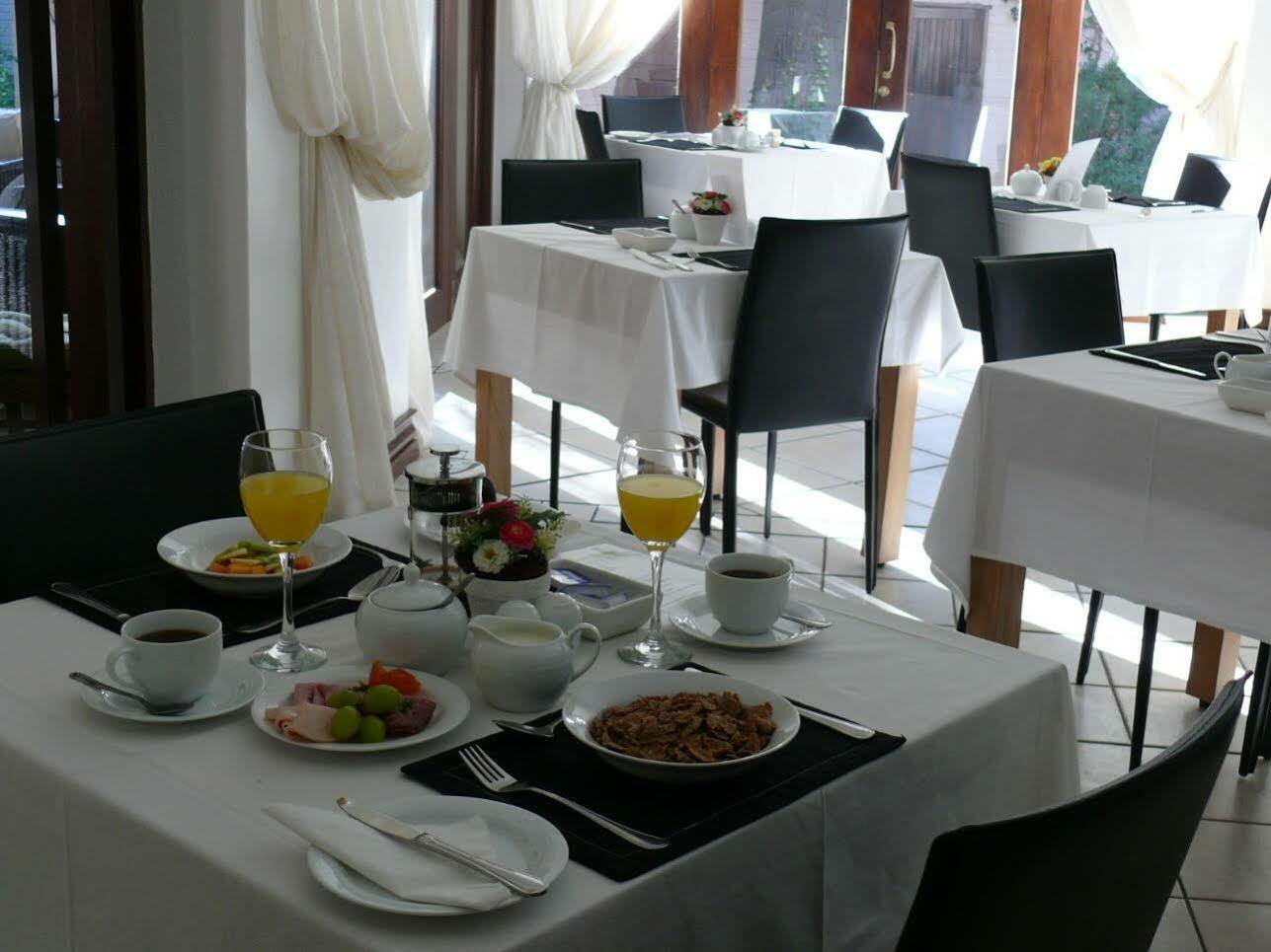 No66 Sandton Lodge โจฮันเนสเบิร์ก ภายนอก รูปภาพ